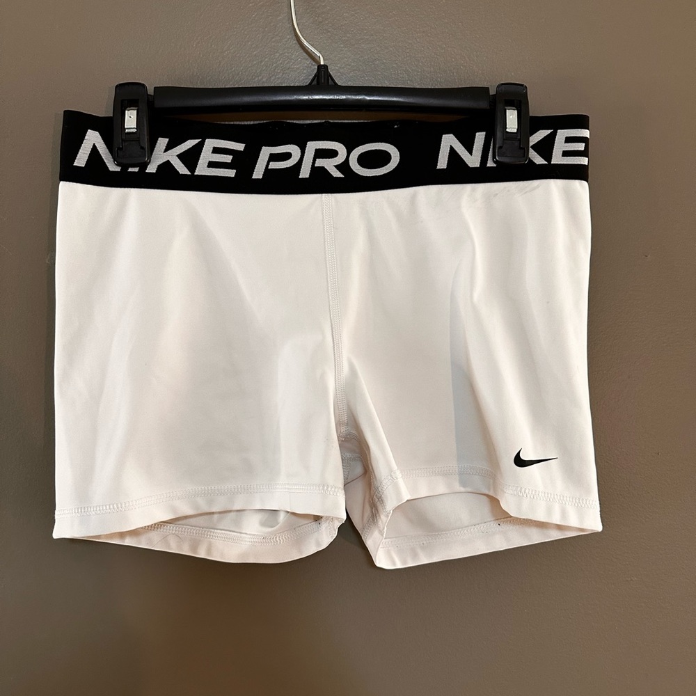 Nike Pros 3in